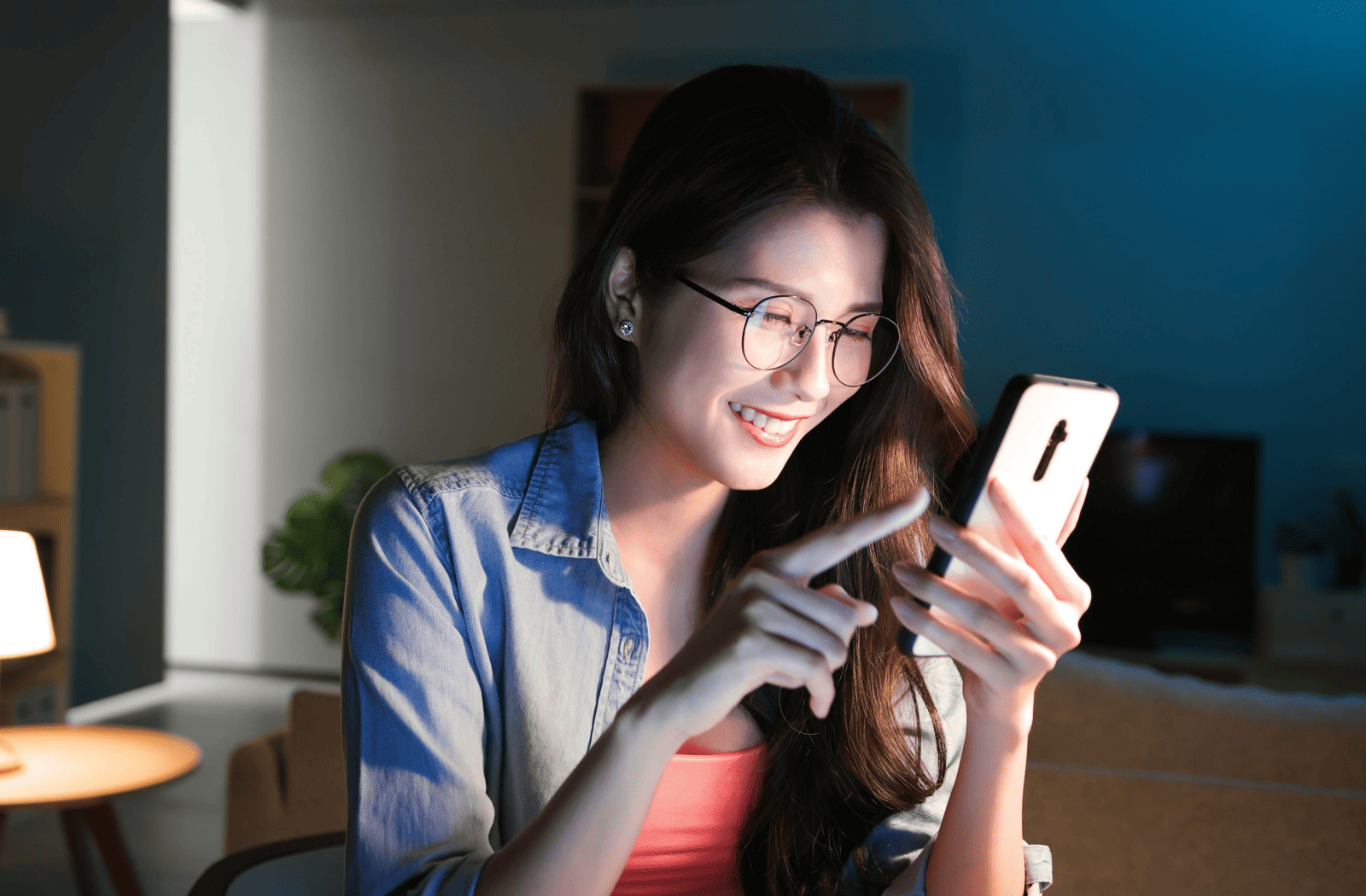 Hướng dẫn chi tiết cách kiểm tra tròng kính chống ánh sáng xanh
